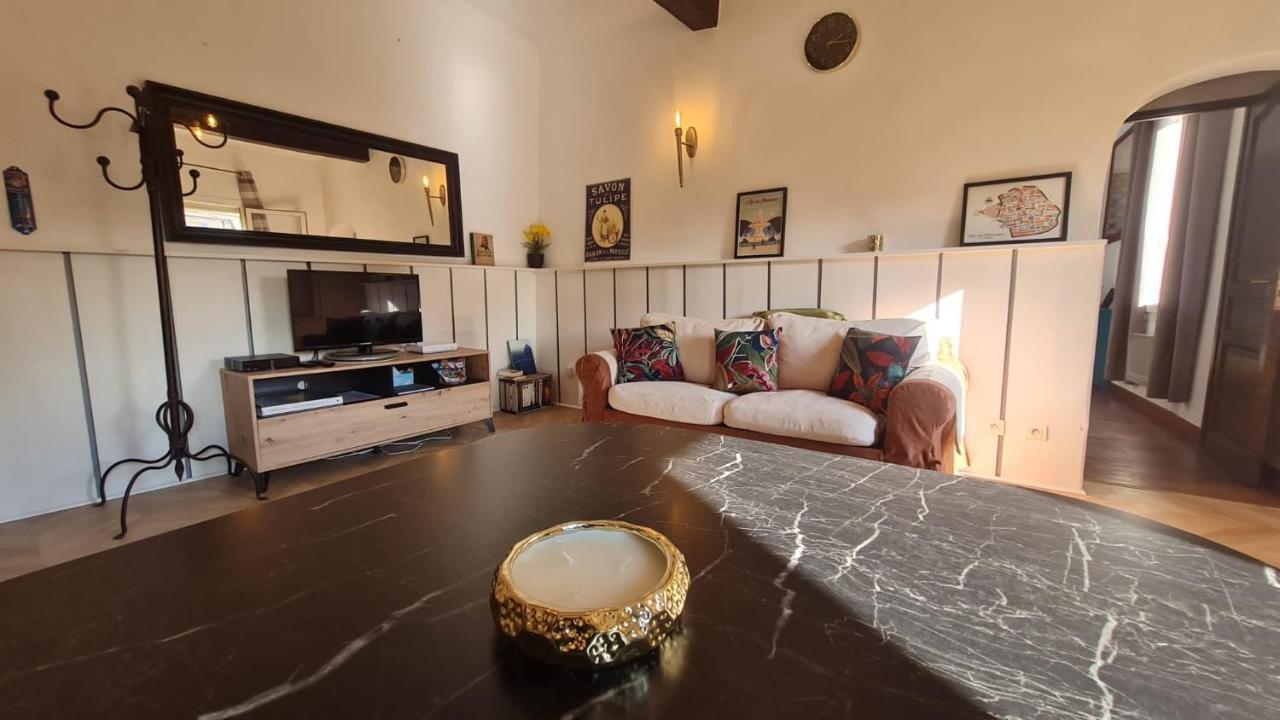 Sunny Apartment With Nice View In History City Center Aix-en-Provence Buitenkant foto