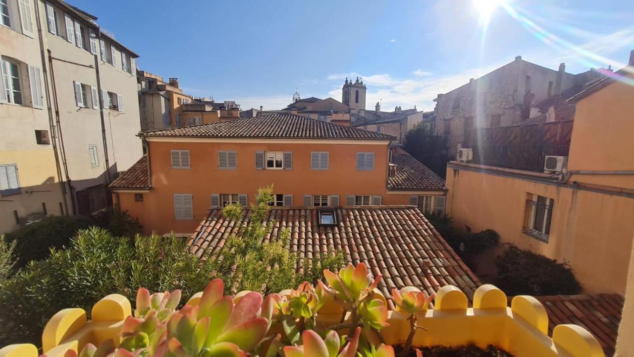Sunny Apartment With Nice View In History City Center Aix-en-Provence Buitenkant foto